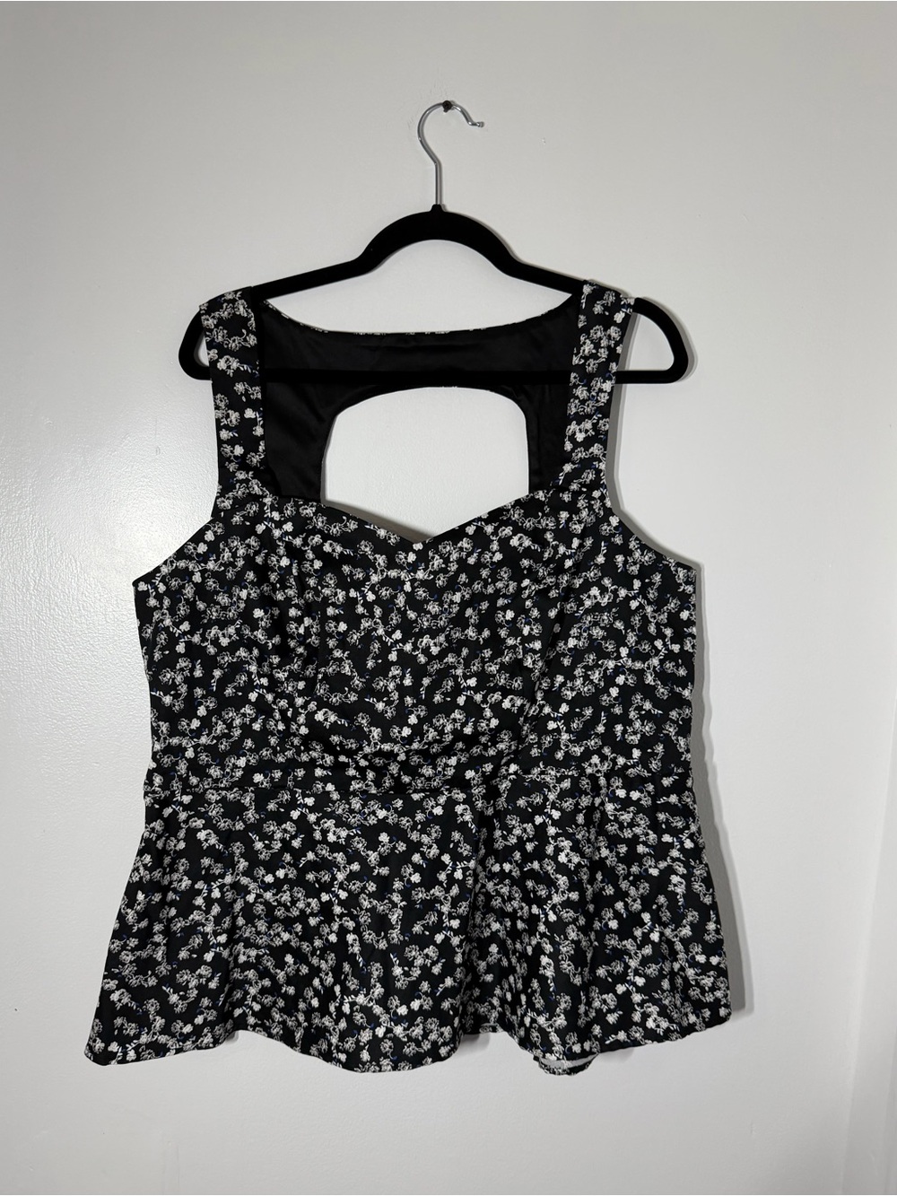 Torrid Size 2 Black Floral Peplum Top Cutout Back Sleeveless